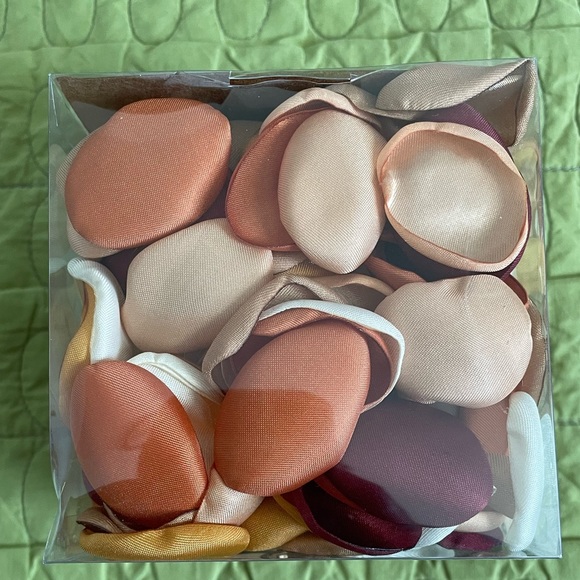 💛Lookein 300pcs Wedding Terracotta Satin Flower Petals for Flower Girl Basket - Picture 4 of 6